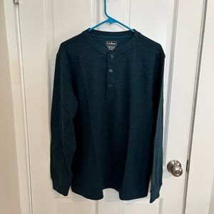 L.L.Bean Men's Signature Waffle Knit Henley - Medium in Dark Teal Blue